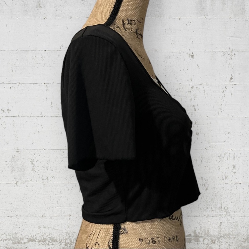 ROMWE Black Contrast Lace Ruched Ribbed Crop Tee - Picture 2 of 7